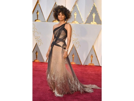 Halle Berry con Versace