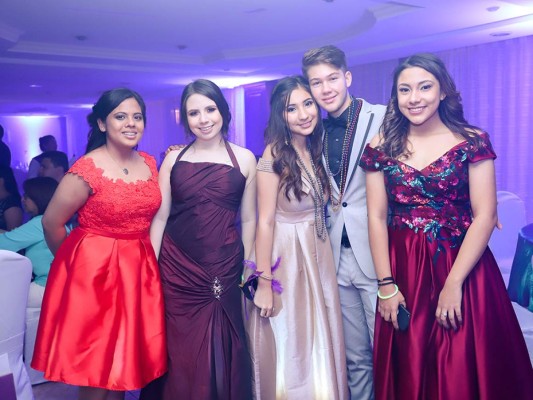Valeria Molina, Ana Molina, Arleth Lopéz, David Poujol Y Fernanda Hernández