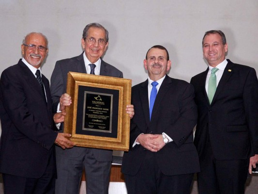 Homenaje para Francisco Saybe