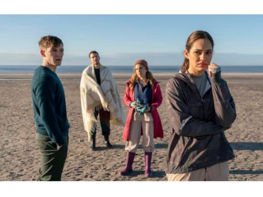Cuatro por cuatro<br/>Después de un intercambio de parejas de cuatro semanas, los cuatro amigos se reencuentran en una casa de playa remota y descubren que todo ha cambiado.<br/>
