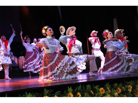 El Ballet Folklórico de Antioquia se hizo presente en el Manuel Bonilla