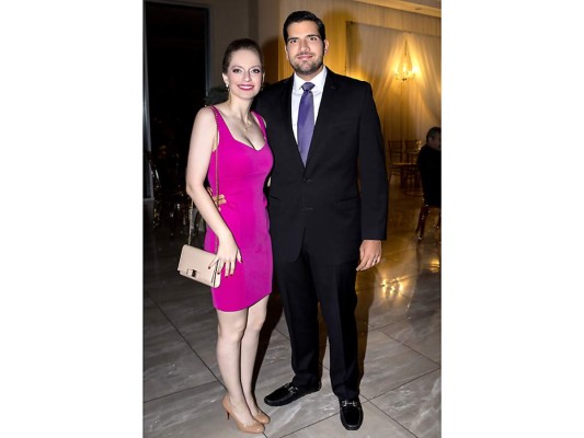 Joaquín Echeverrí y Adriana Hawit se casan por lo civil  