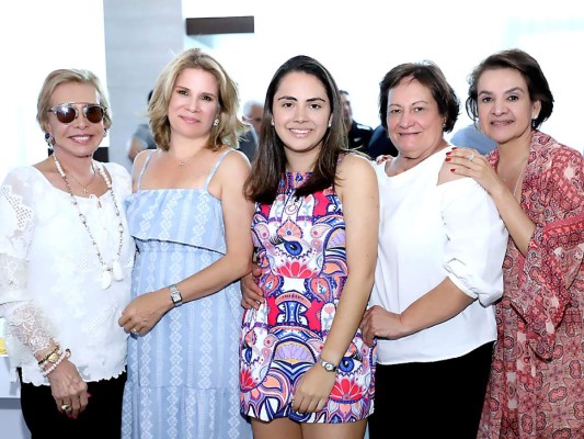 Celebración por el cumpleaños de Sonia Patricia Castillo Casanova