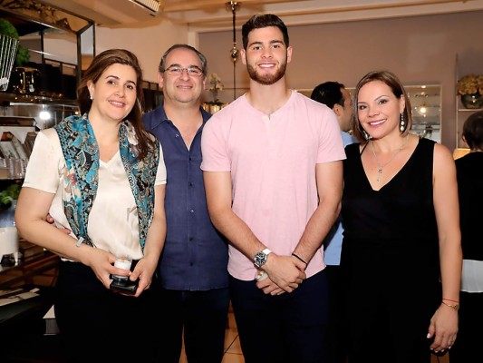 Así se vivió la exposición de Sergio Llanes en Veranda Loft y Anticuario  