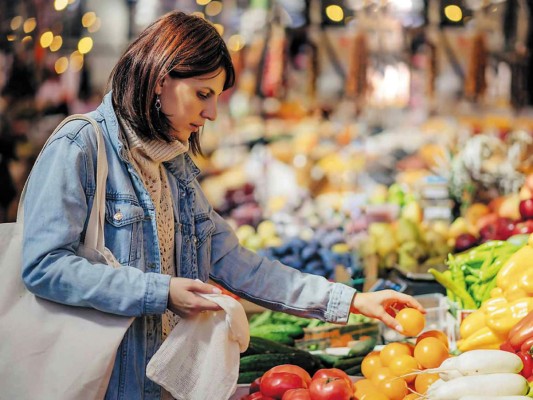<br/>2. “¡No aceptes más bolsas plásticas… en ningún lado! Lleva tus bolsas reutilizables siempre en el carro y úsalas cuando vayas al supermercado, al mercado, al mall, a la panadería, etcétera. Y asegúrate que los demás en tu casa hagan lo mismo”. <br/>