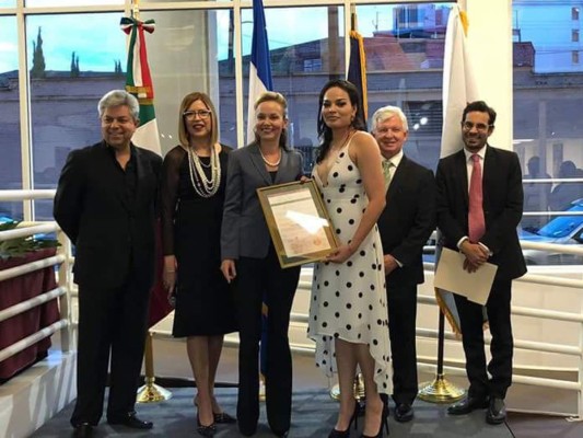 Carlos Pone Vice Cónsul de México, Mayra Pineda de la Hispanic Chamber of Commerce, Helena Moreno Concejal del Ayuntamiento de NOLA, Nora Buchanan, Mark Roming de la Fundación para el Tricentenario de NOLA