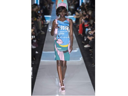 Moschino se inspira en Jackie Kennedy para su más reciente colección