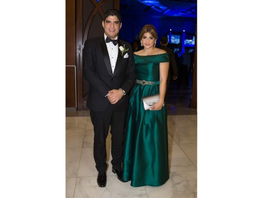 Guillermo Orellana y Giordanna Kafati festejan su boda