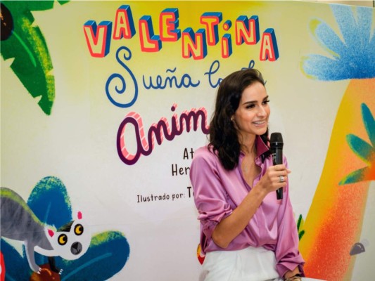 Atenas Hernández presenta su primer libro 'Valentina Sueña con los Animales'
