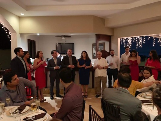 Héctor Bustillo y Sara Bogran se comprometen en matrimonio  