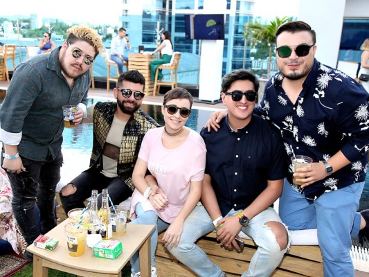 Lanzamiento de Coronita Extra en el roof top del Hyatt