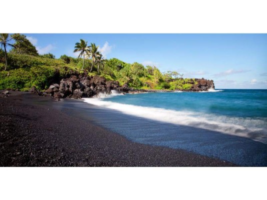 Negro: Waianapanapa State Park en Maui, Hawaii.