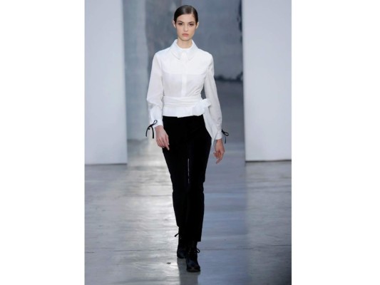 En blanco y negro, así pinta el otoño invierno 2017 Carolina Herrera<br/><br/>