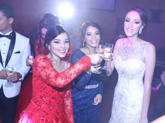 Mayan School celebra su prom al estilo los Oscar