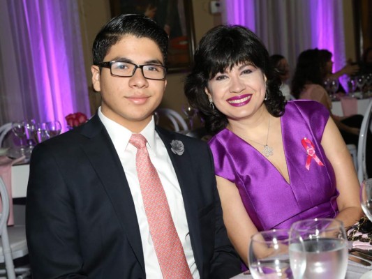 Cena rosa en Casa Presidencial