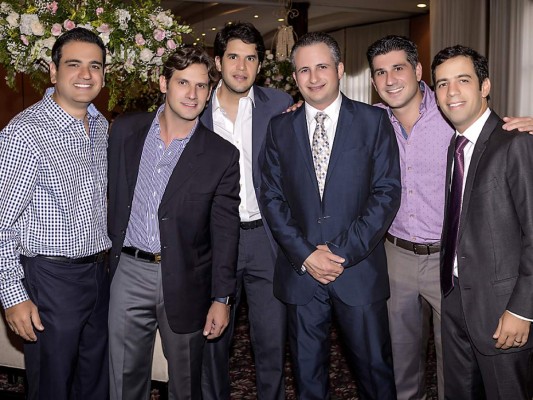 Alegre brunch por la nueva cristiana&nbsp;&nbsp;