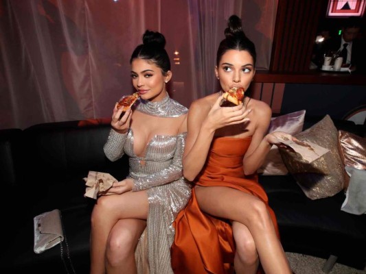 Las hermanas Jenner disfrutaron el menú del after party de NBC & Universal
