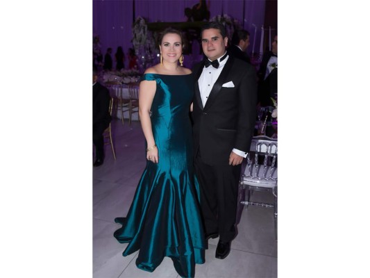 Guillermo Orellana y Giordanna Kafati festejan su boda