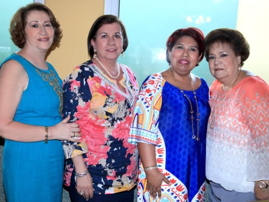 Encuentro maternal para Sanja Karow