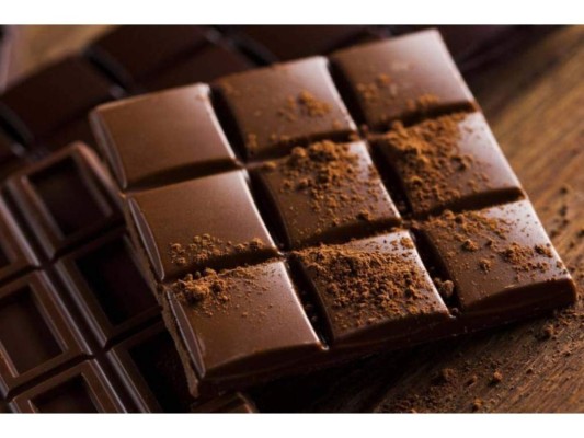 Chocolate: El chocolate suele ser uno de los alimentos más reconfortantes debido a su sabor y contenido de azúcar que logra aportar una dosis sana de los alcaloides encontrados en el cacao.