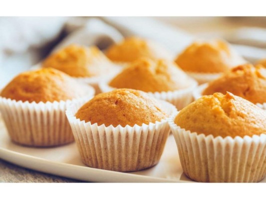 Magdalenas: Las magdalenas son deliciosos bizcochos caseros que proporcionan un sabor único y que además de eso logra proveer muchas propiedades nutritivas para el organismo.Igualmente, debido a su contenido de fósforo, ayudará a que tu cerebro funcione de mejor manera, por lo que tendrás una mejor concentración y memorización.