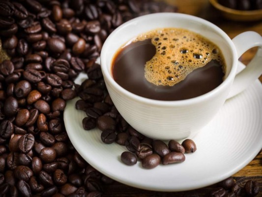 La Autoridad Europea de Seguridad Alimentaria (Efsa) realizó un estudio donde nos permite saber cuánto café podemos tomar y así poder prevenir posibles reacciones no favorables de esta poderosa bebida.