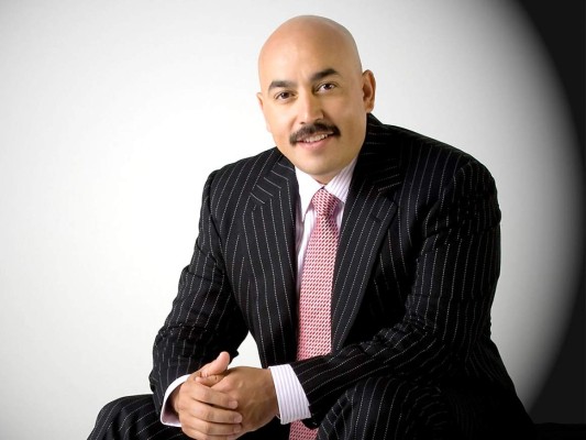 Lupillo Rivera. El famoso cantante compositor le compuso el corrido “El capo y la dama” sobre la relación del narco El Chapo y la actriz Kate del Castillo.