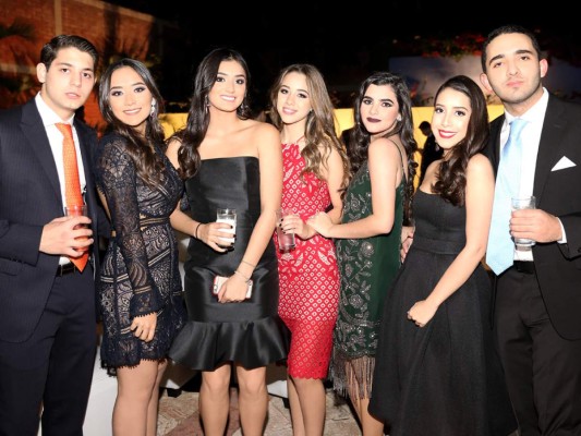 Eugenio Torres, Guiliana DiBono, Joselina Larios, Paola Rodríguez, Anisabella Sikaffy, Sofía Mata,