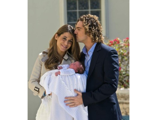 Elena Tablada era una de los miembros del club de fans del cantante David Bisbal. Asistía a sus conciertos y a sus ruedas de prensa, fue allí cuando Bisbal se enamoró de ella, lo cual los llevó a formar una familia por muchos años y aunque actualmente estas separados, aun mantienen una bonita amistad.