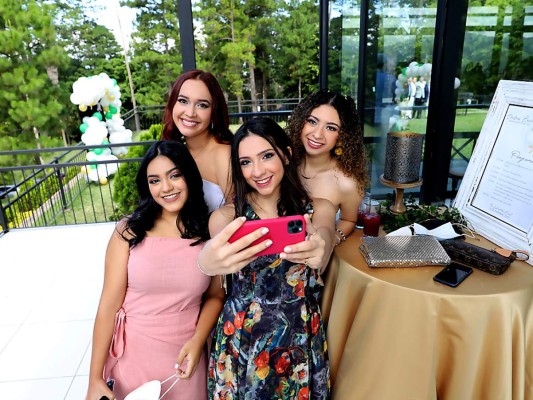 Andrea Galeas, Isabel Napky, Diana Castillo y Andrea Morales.