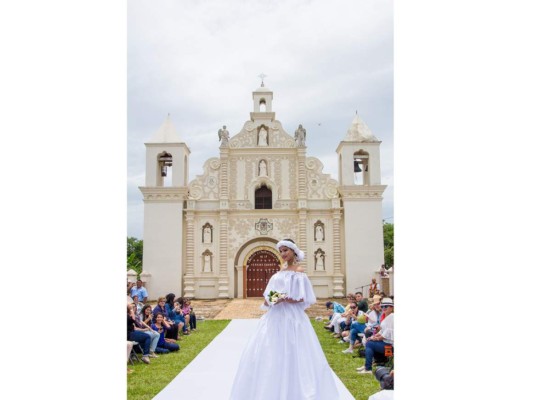 Miguel Chong renueva tradición lenca