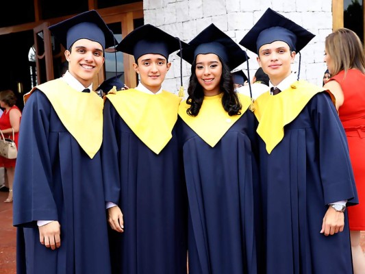 Graduación de la Estancia School