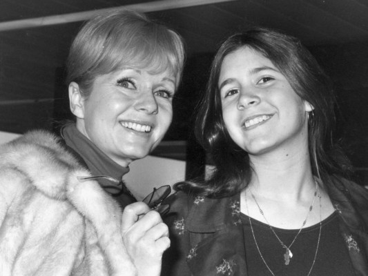 Debbie Reynolds no soportó la partida de su hija según su hijo Todd Fisher