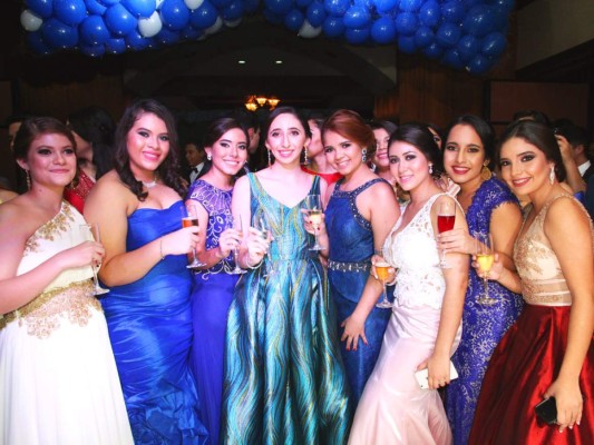 Alejandra Estrada, Jennifer Harry, Lilian Mejía, Jackeline Jarufe, Doris Cerrato, Katherine Zepda, Andrea Reyes y Emy Ramírez.