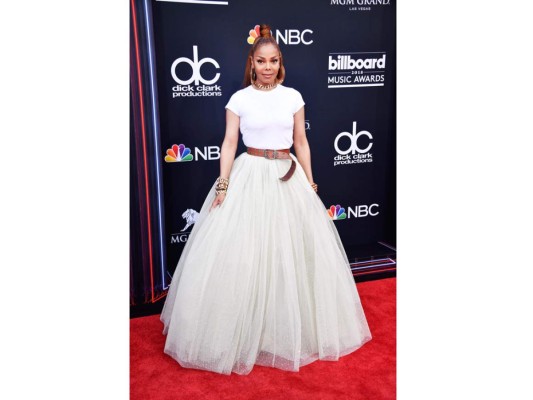 Janet Jackson luciendo una increíble falda de Rami Kadi.