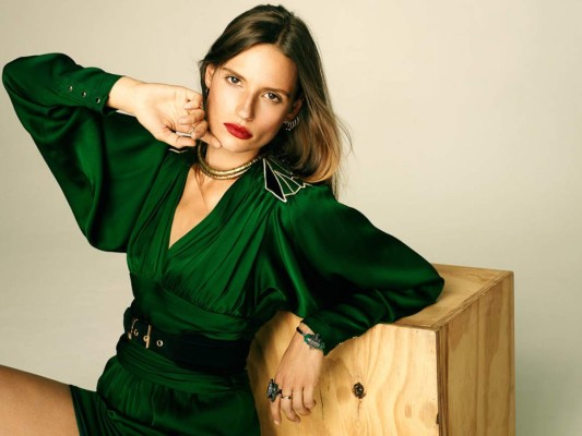 Usa tu imaginación. La modelo Cate Underwood reveló su truco: 'Intenta imaginar que estás apretando un limón con tus omóplatos para mejorar al instante el efecto de hombros caídos'.