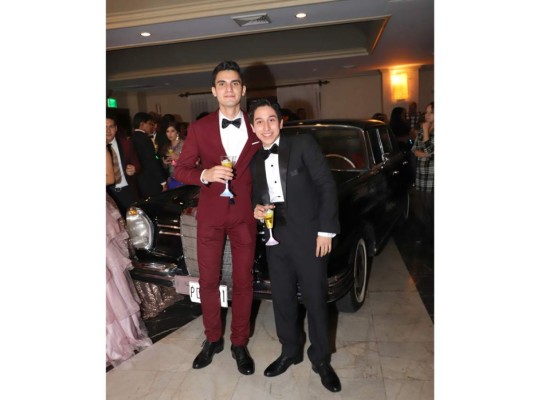 Los Seniors de la Dowal School 2019 celebran su Prom al estilo años 20s