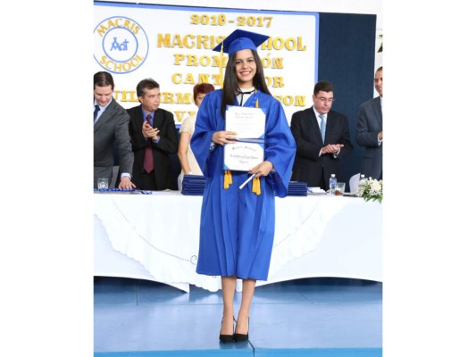 Entrega de títulos de la Macris School, generacion 2017