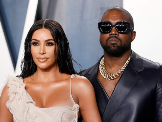 Kim Kardashian y Kanye West. Casi siete años de matrimonio y cuatro hijos, la socialité y West decidieron divorciarse luego de intentar salvar la relación.
