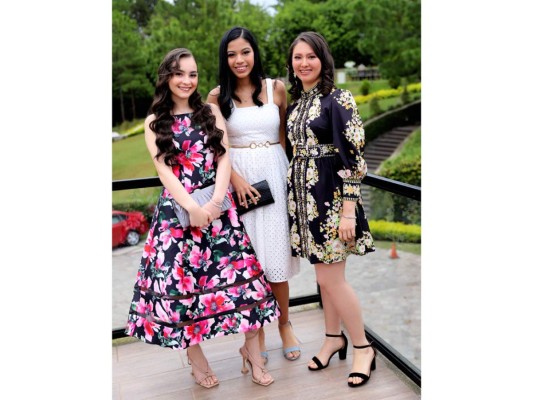 Debbie Lagos, Zoe Camilla y Laura Daniela