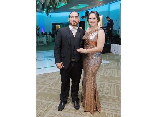 Cindy García y Hector Hernández celebran su boda eclesiástica