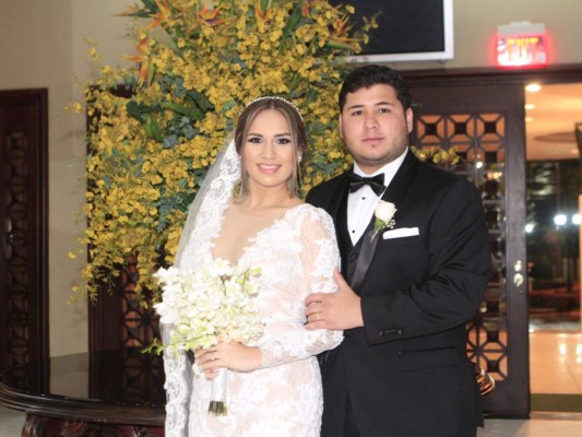 Los recién casados Stephanie Paolet Cordón Castillo y Fuad Josué Hawit Fernández.