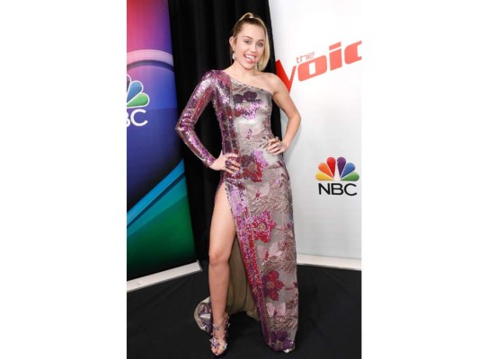 La ex estrella de Disney, Miley Cyrus, tiene una estatura de 1.65 m.