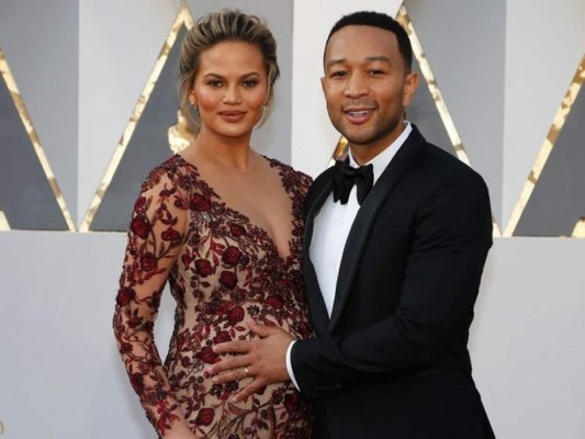 John Legend y Chrissy Teigen publican la primera fotografía de su segundo hijo