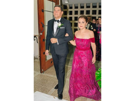 Ricardo Córdoba y Denisse Chinchilla se casan por la iglesia