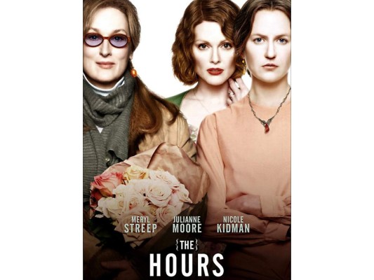 Las horas, de Stephen Daldry, es la adaptación de la novela homónima de Michael Cunningham publicada en 1998. La película se inicia con la recreación del suicidio de Virginia Woolf (Nicole Kidman), quien se arroja al río Ouse, muy cerca de su casa de Sussex (Inglaterra), con la ropa rellena de piedras. Previamente, ha dejado dos cartas: una para su marido Leonard y otra para su hermana Vanessa. Esta secuencia da paso a la presentación de tres mujeres, cuyas historias se van a desarrollar a lo largo del filme. Virginia Woolf, Laura Brown (Julianne Moore) y Clarissa Vaughn (Meryl Streep).