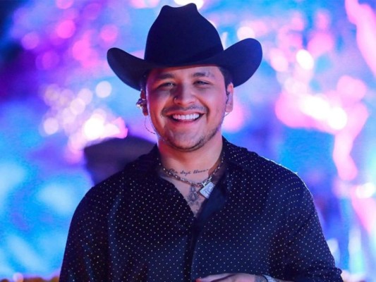 Christian Nodal se borra tatuaje tras ruptura con Belinda