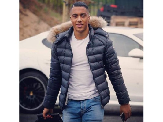 Con sólo 22 años, Youri Tielesman, el jugador belga del Leicester City se ha ganado el corazón de muchas por su sencillez y carisma.