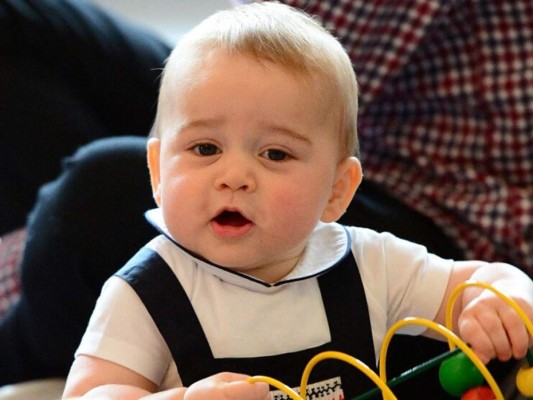 Un día como hoy 22 de julio de 2013, nació el pequeño bisnieto de la Reina Isabel II, George en London, United Kingdom. Su nacimiento supuso el acontecimiento más importante de ese año en el Reino Unido.<br/>