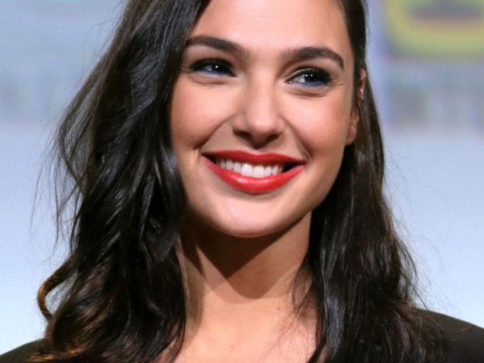 ''El feminismo es igualdad. Es tener las mismas oportunidades y los mismos derechos, y todo el mundo debería ser feminista''<br/>-Gal Gadot<br/>